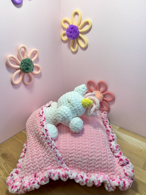Licorne sur coussin – Image 2